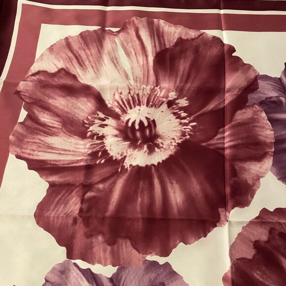 Pierre Cardin scarf 35x35 inch - Picture 3 of 5